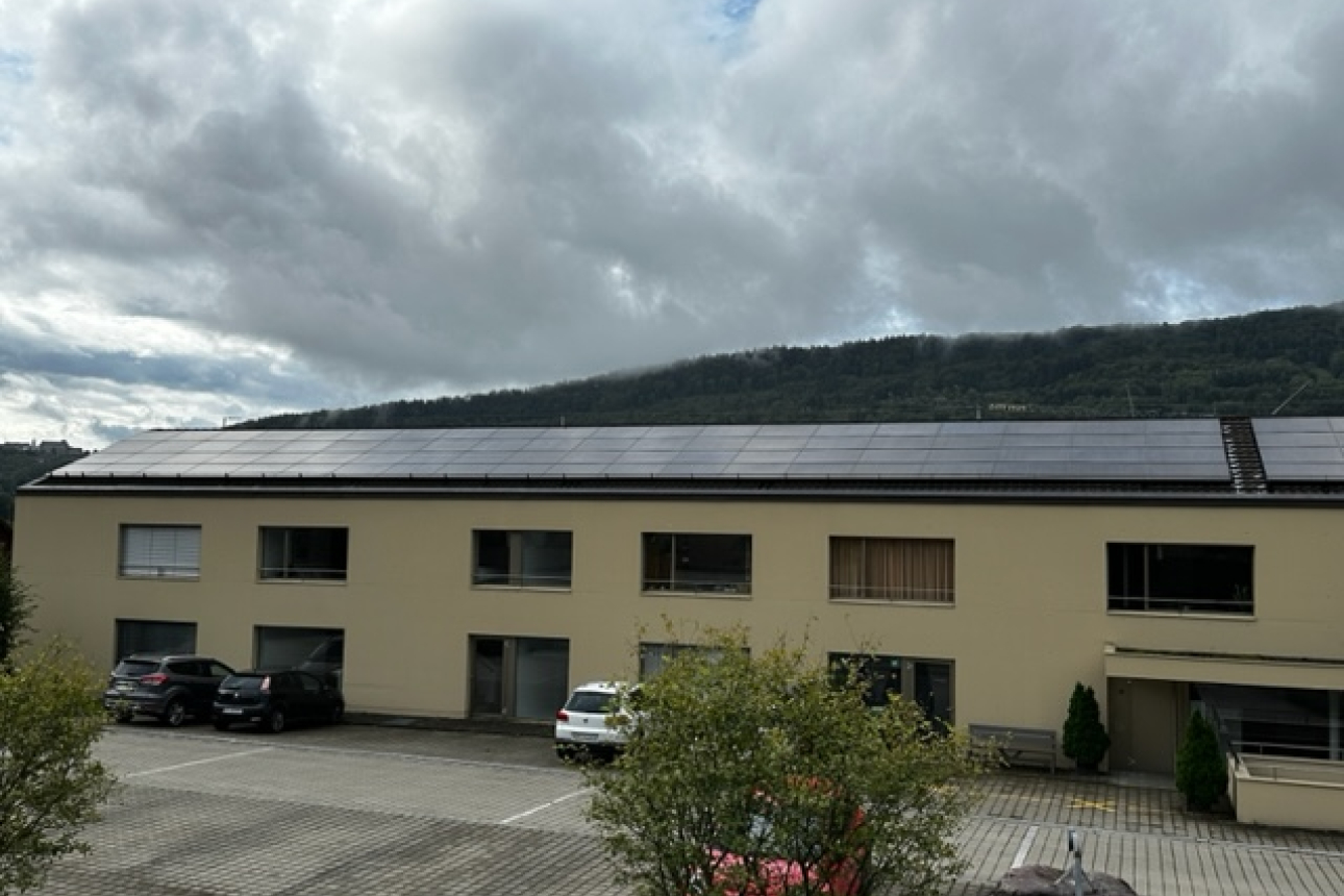 neue Photovoltaik auf Hausdach